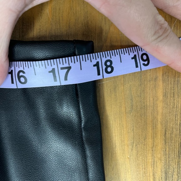 Basic Faux Leather Skirt - Picture 3 of 4